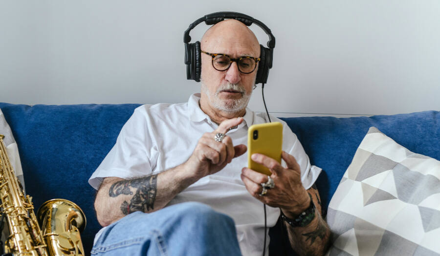 Señales que pueden indicar que escuchas el volumen demasiado alto
